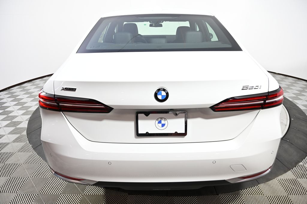 Thumbnail: 2026 BMW 5 Series - 4