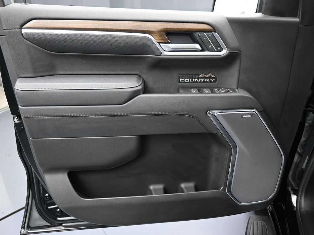 Used 2025 Black Chevrolet High Country image 13