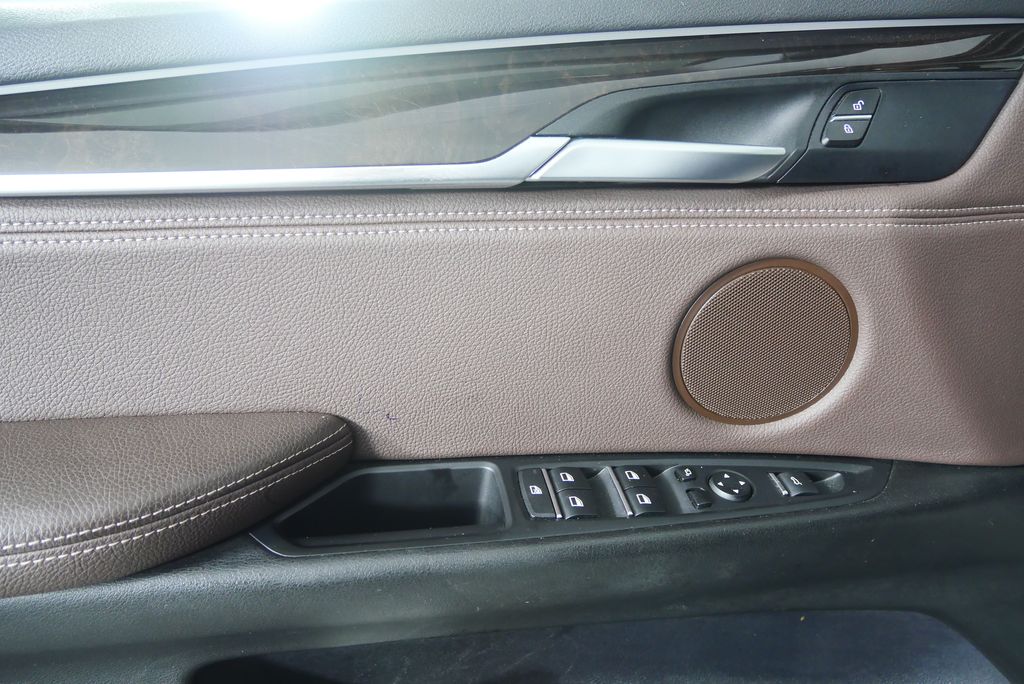 Thumbnail: 2016 BMW X5 - 8
