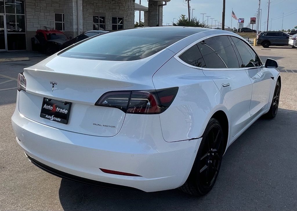 2018 Tesla Model 3 Long Range White at Autostrade