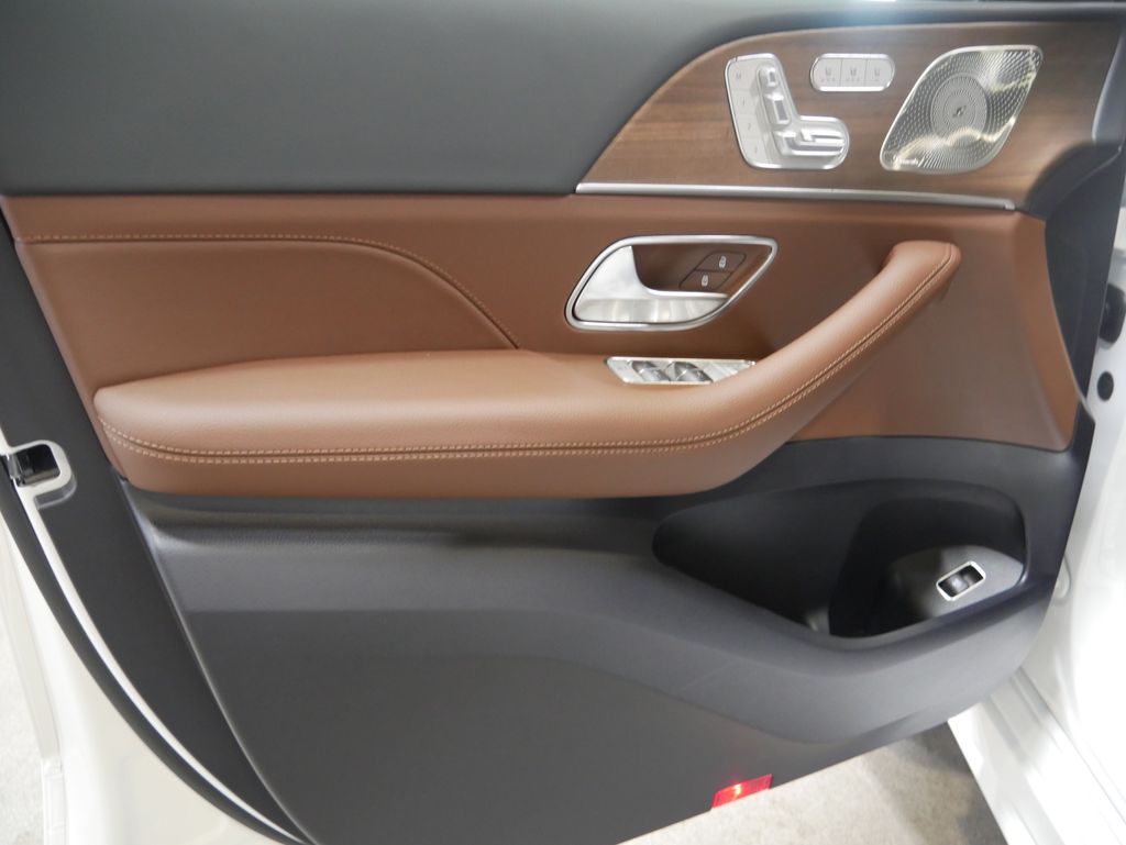 Thumbnail: 2026 Mercedes-Benz GLE - 14