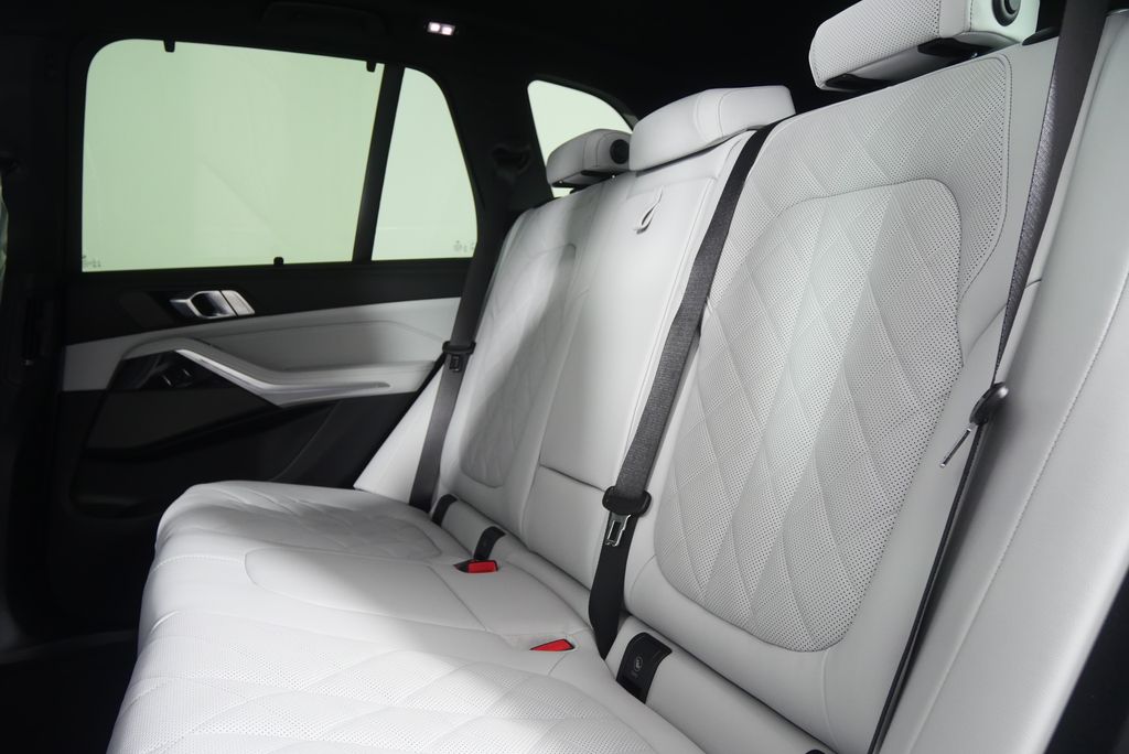 Thumbnail: 2026 BMW X5 - 15