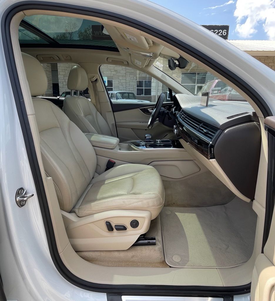 2017 Audi Q7 2.0T Premium Plus White at Autostrade