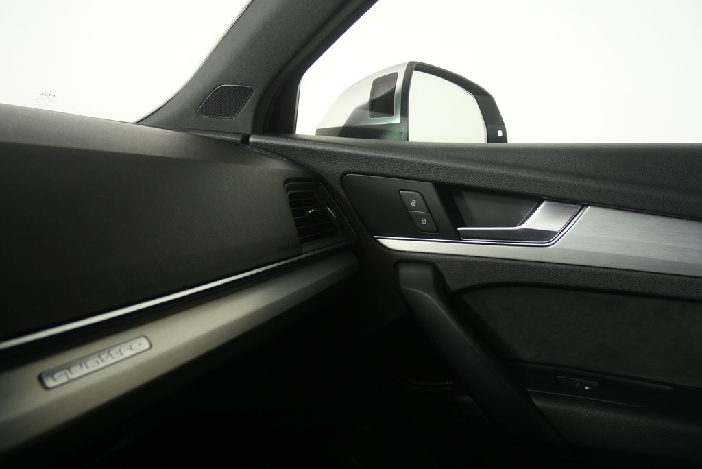 Thumbnail: 2018 Audi SQ5 - 25