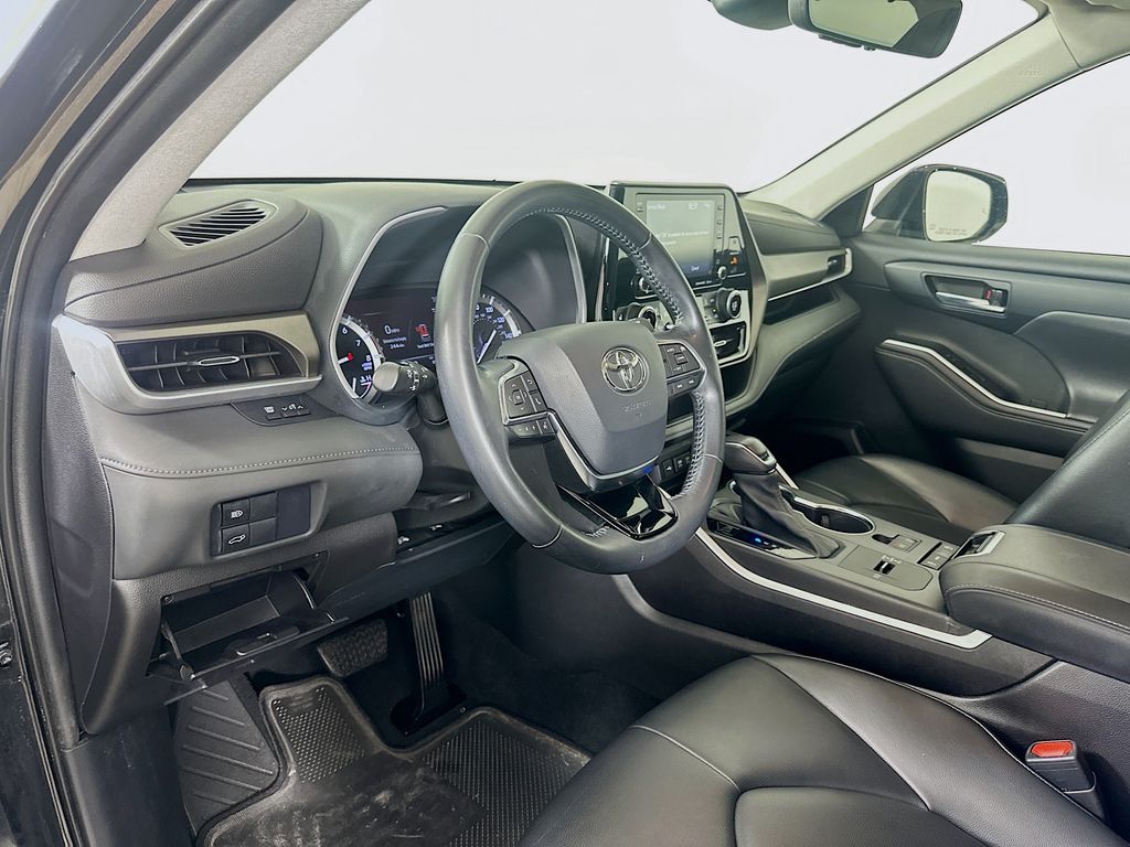 Thumbnail: 2021 Toyota Highlander - 9