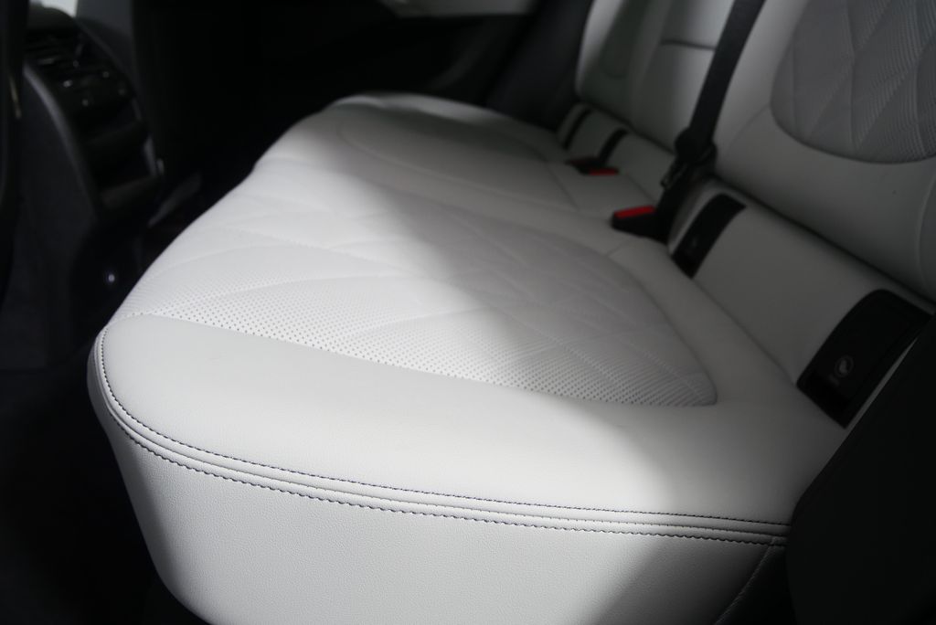 Thumbnail: 2025 BMW X6 - 15