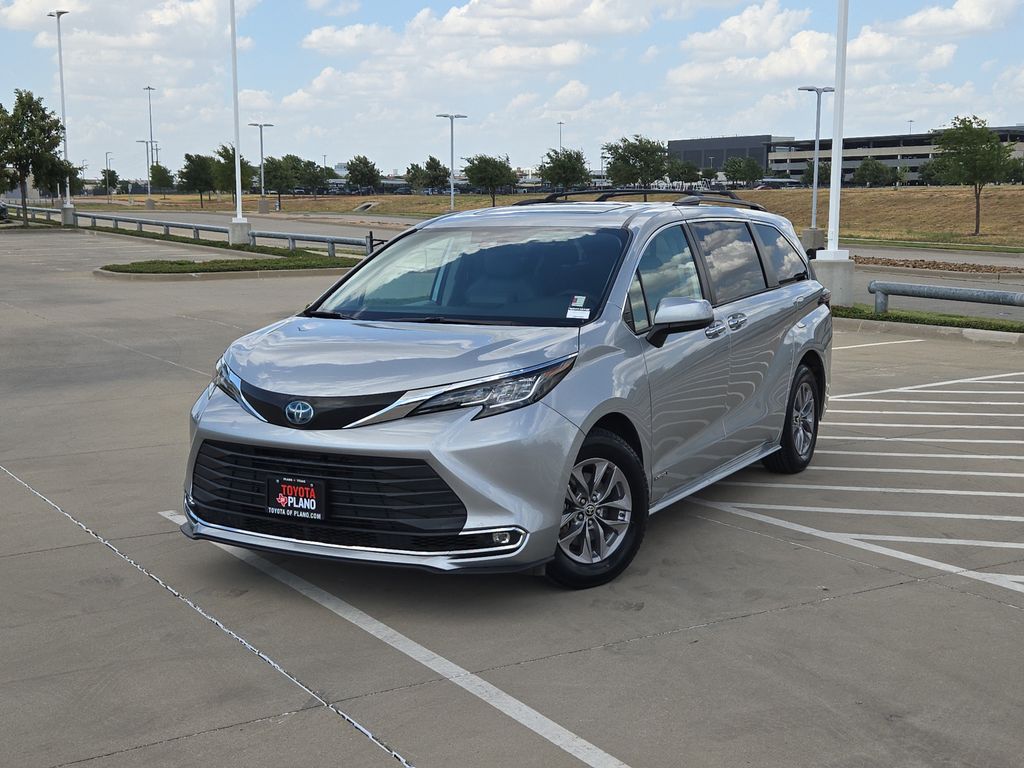 Celestial Silver Metallic 2021 Toyota Sienna Minivan Front-Wheel Drive Continuously Variable Transmission