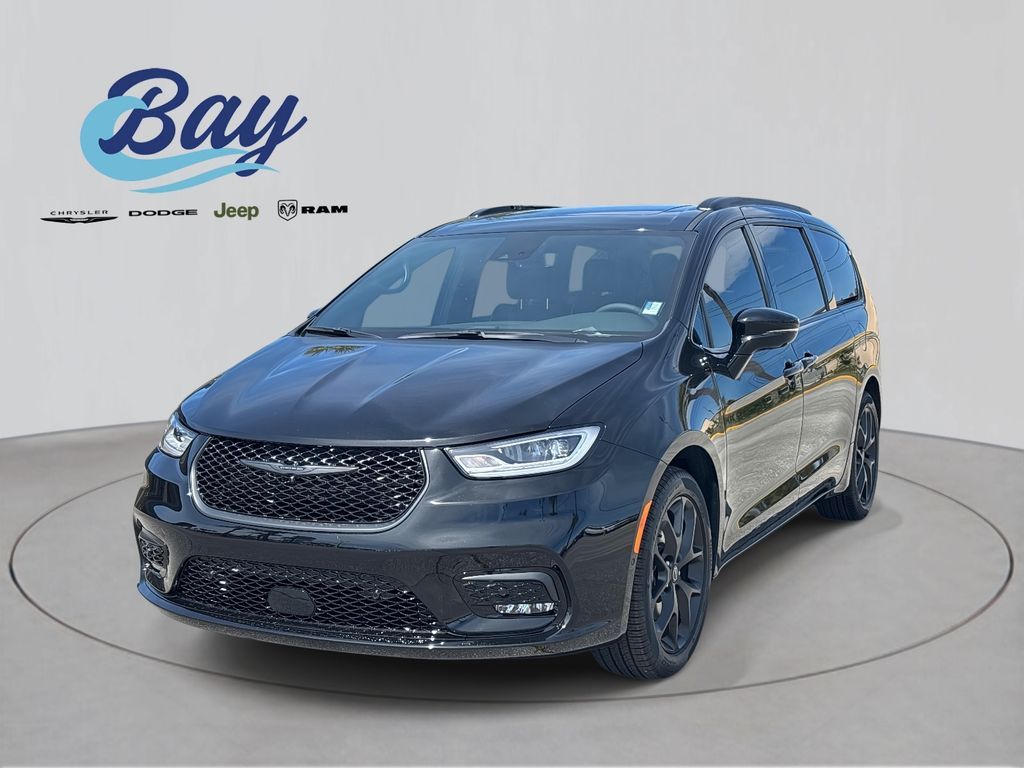 2026 Chrysler Pacifica Limited's photo