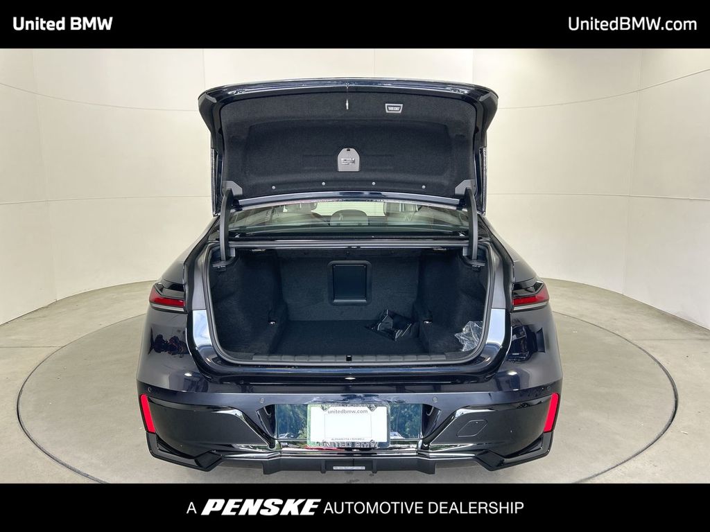 Thumbnail: 2025 BMW 7 Series - 22