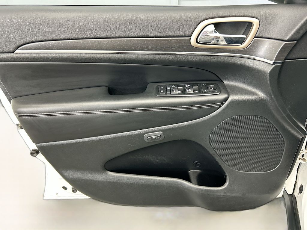 Thumbnail: 2015 Jeep Grand Cherokee - 22