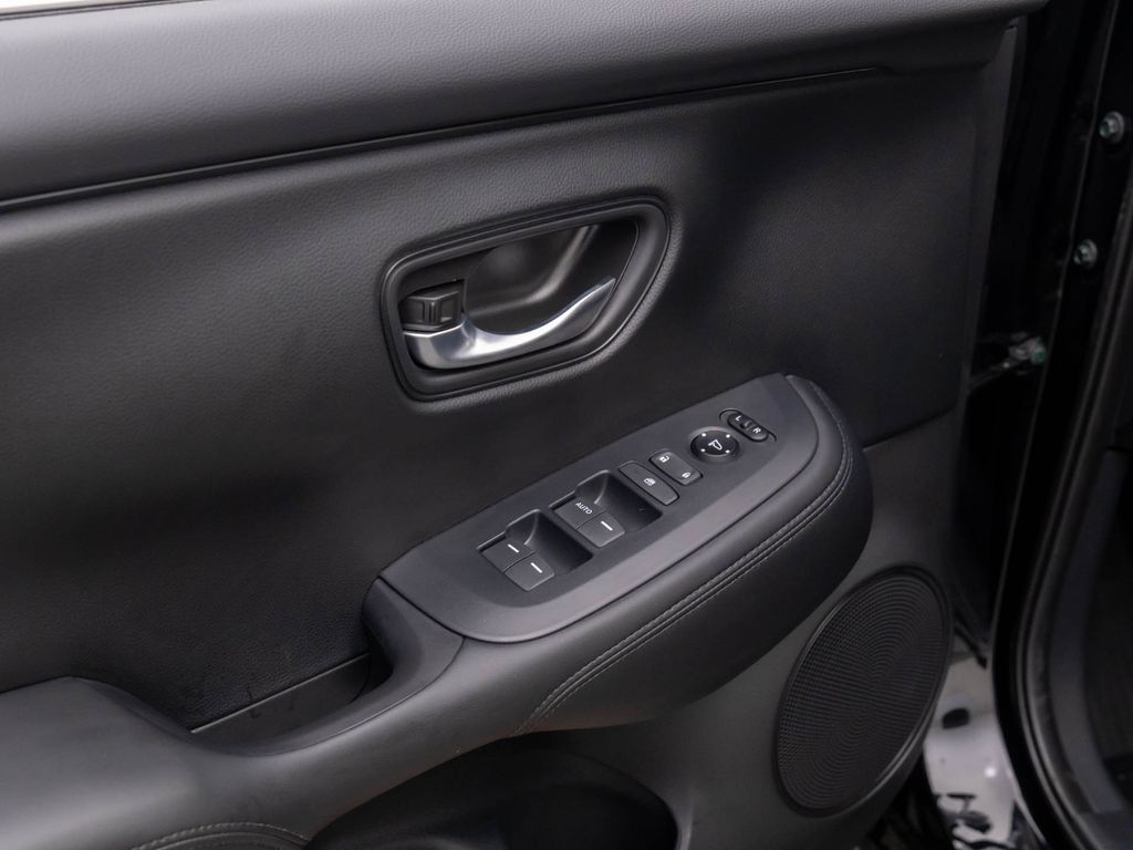 2025 Honda HR-V LX photo