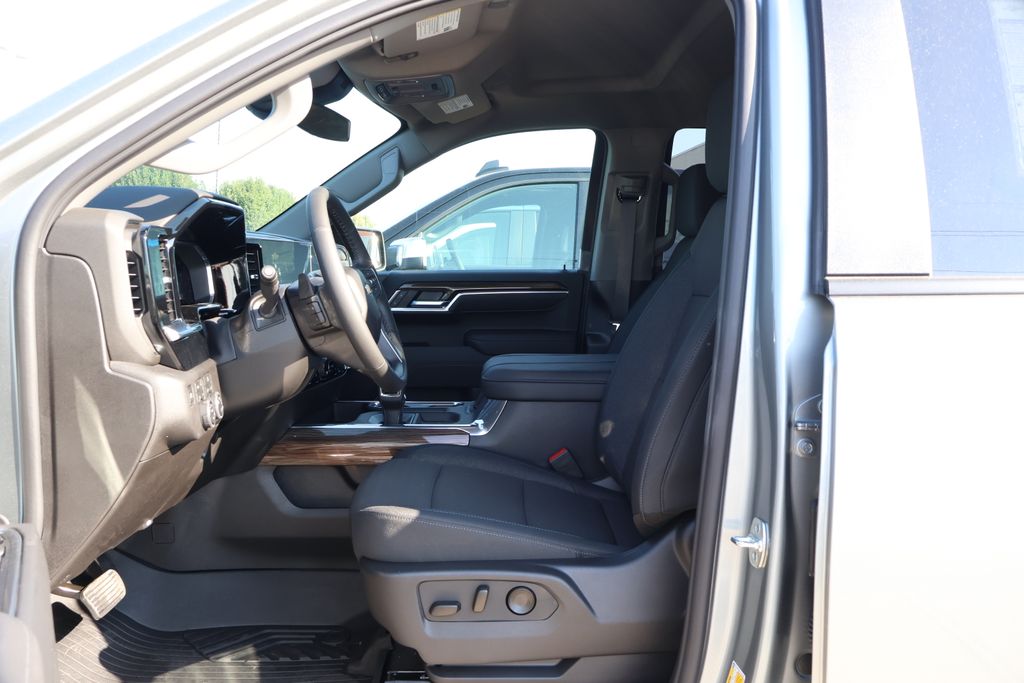 Thumbnail: 2026 Chevrolet Silverado 1500 - 15