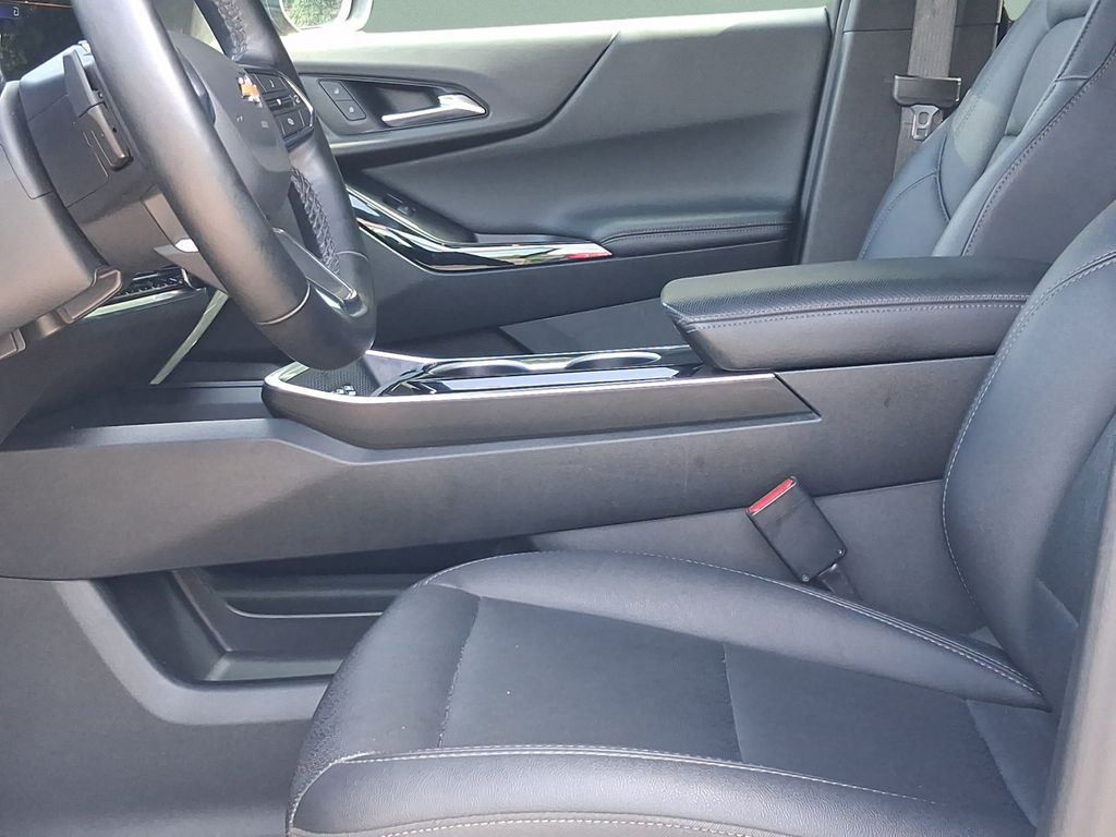 Used 2025 Black Chevrolet LT image 10