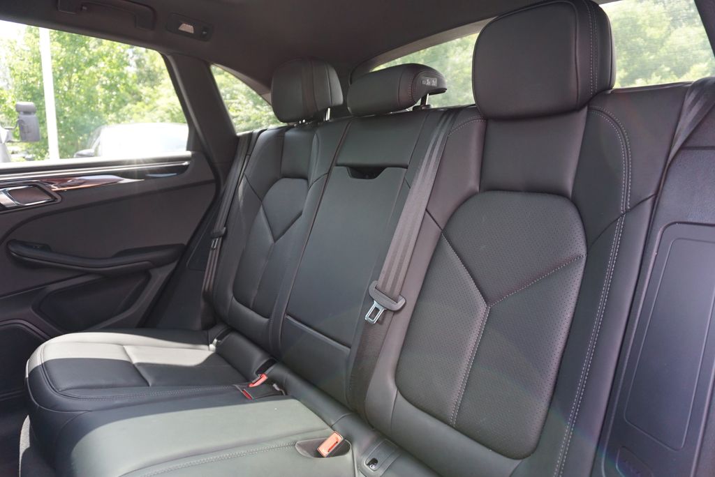 Thumbnail: 2025 Porsche Macan - 14