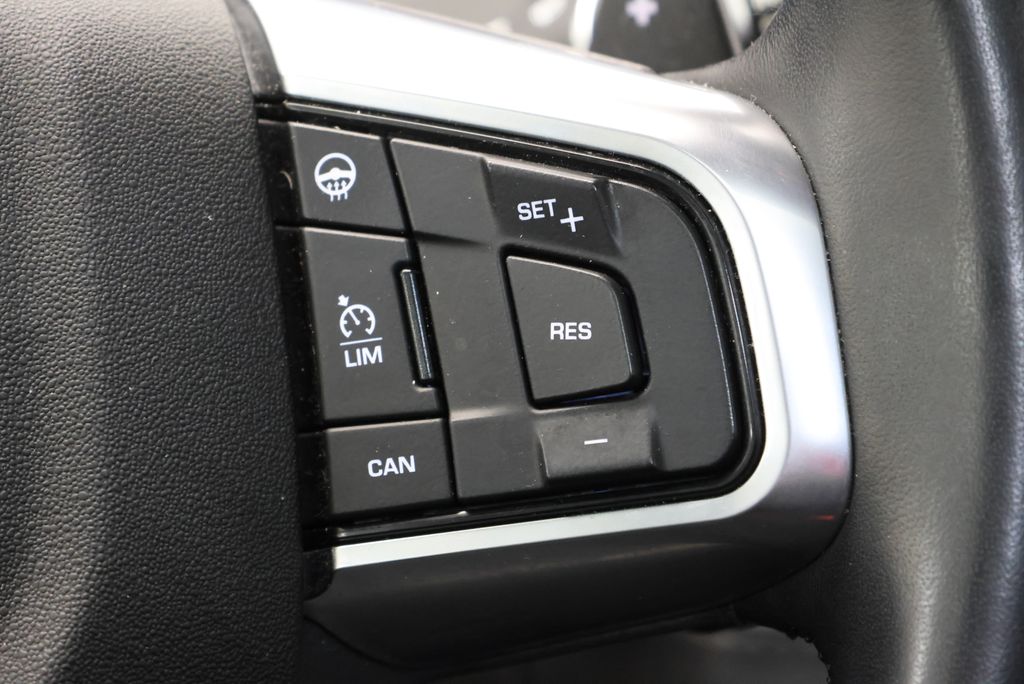 Thumbnail: 2019 Land Rover Discovery Sport - 19