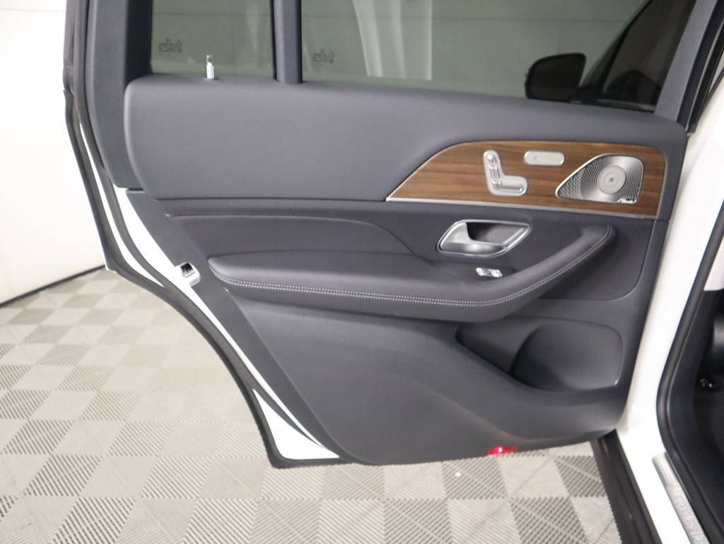 Thumbnail: 2026 Mercedes-Benz GLS - 28