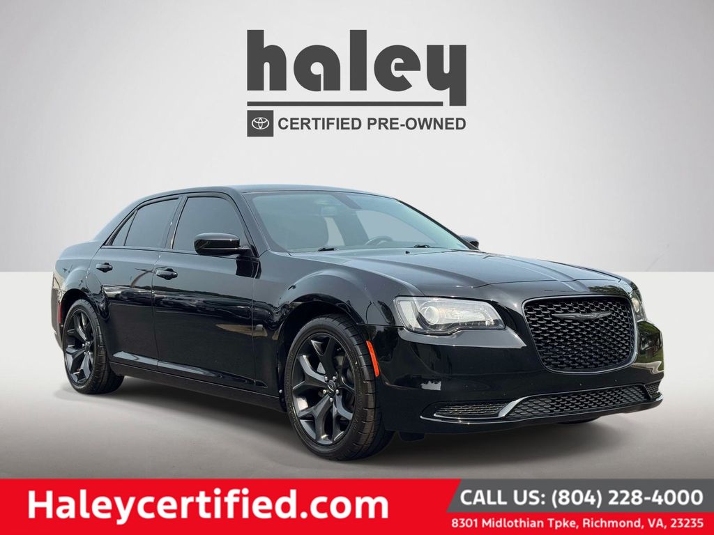  2021 Chrysler 300 Touring RWD   