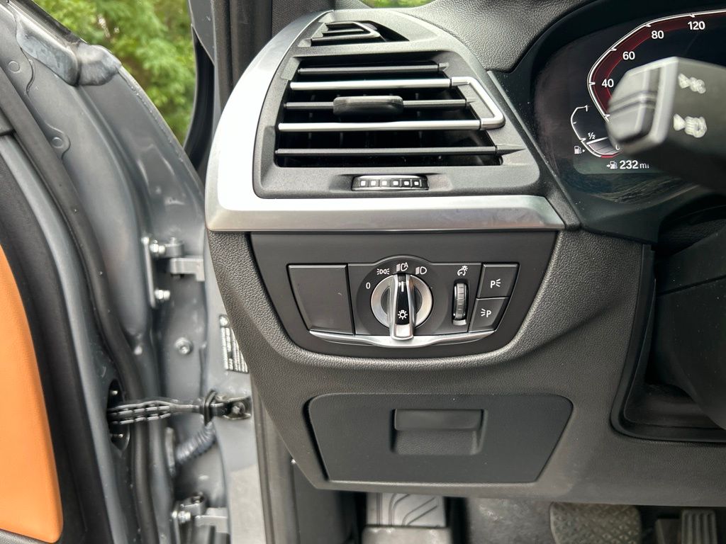 Used 2023 Gray BMW xDrive30i image 25