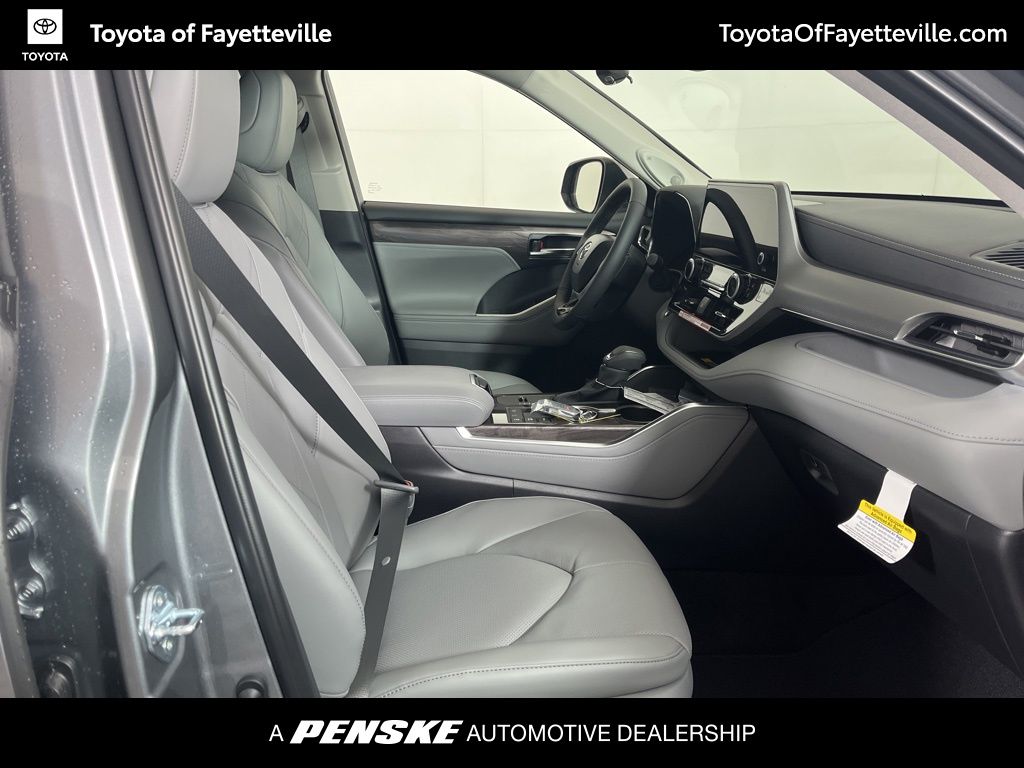 Thumbnail: 2026 Toyota Highlander - 8