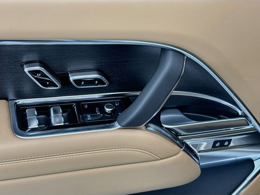 Thumbnail: 2026 Land Rover Range Rover - 22