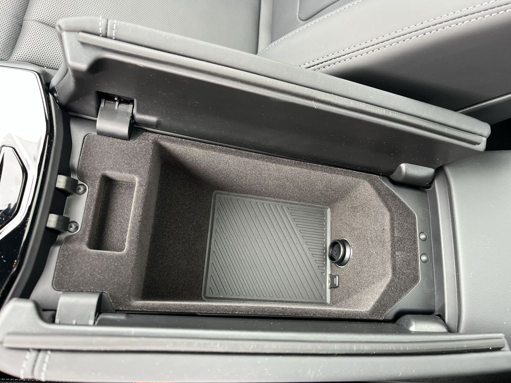 Thumbnail: 2026 BMW M5 - 21