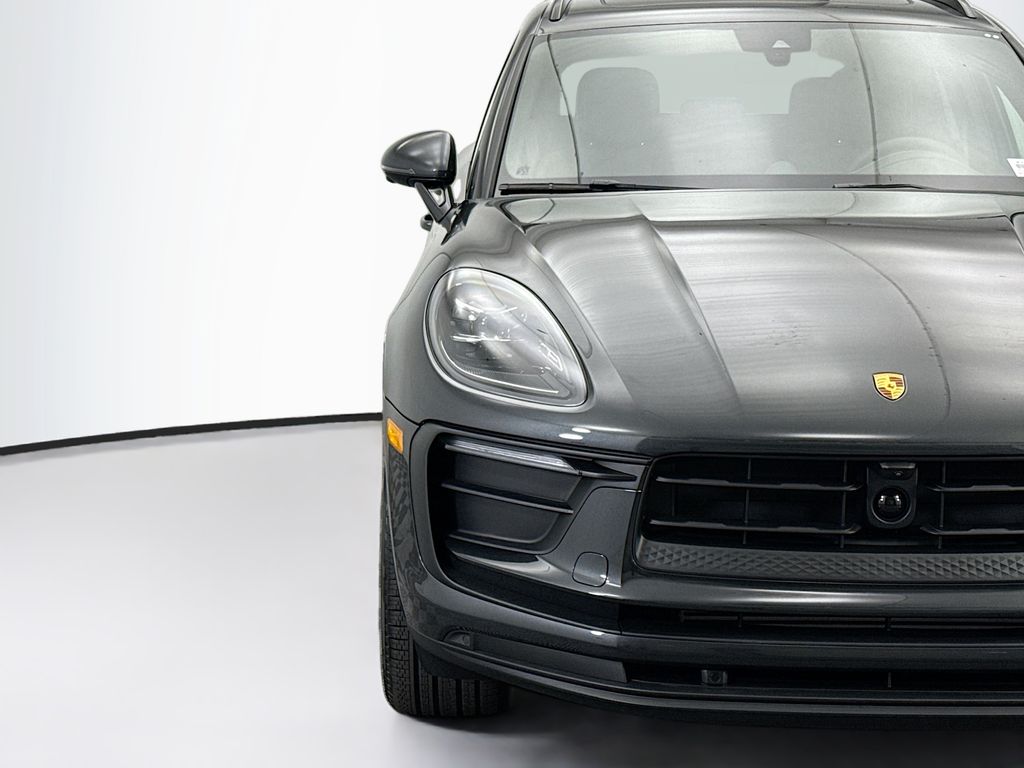 Thumbnail: 2026 Porsche Macan - 12