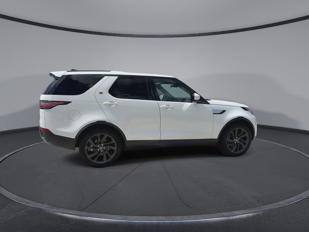 Thumbnail: 2018 Land Rover Discovery - 9