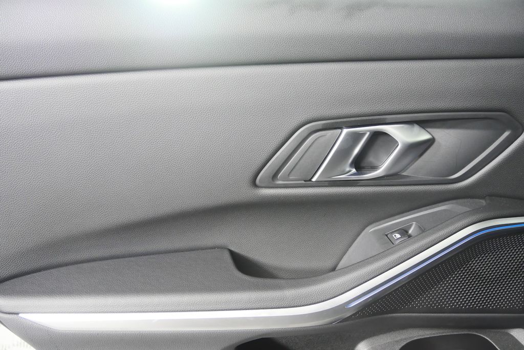 Thumbnail: 2025 BMW 3 Series - 14