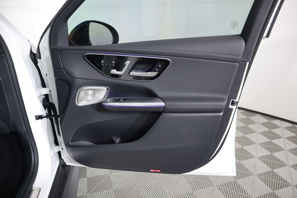 2025 Mercedes-Benz GLC 300 27