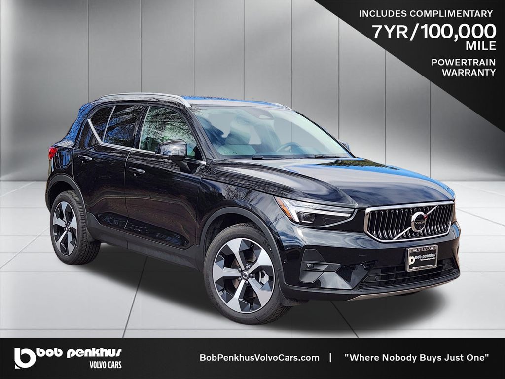 2025 Volvo XC40 B5 Plus Bright Theme