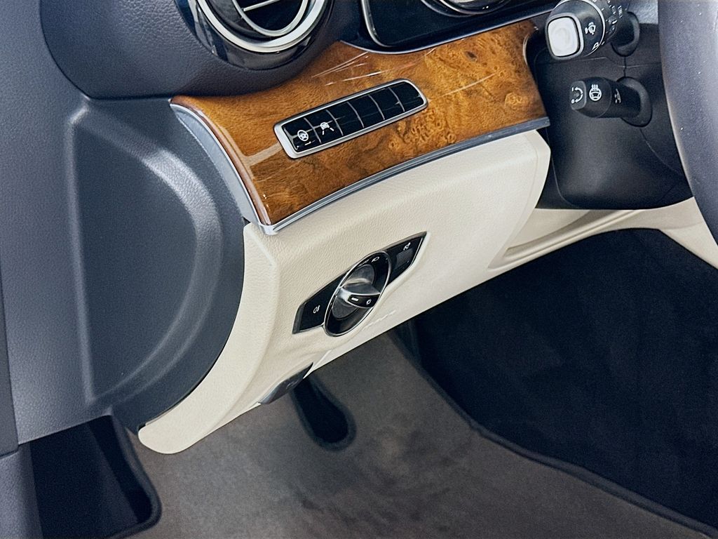 Thumbnail: 2019 Mercedes-Benz E-Class - 10