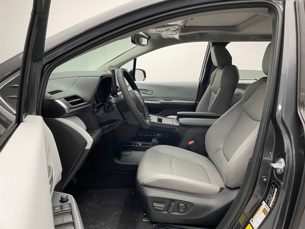 Thumbnail: 2025 Toyota Sienna - 12