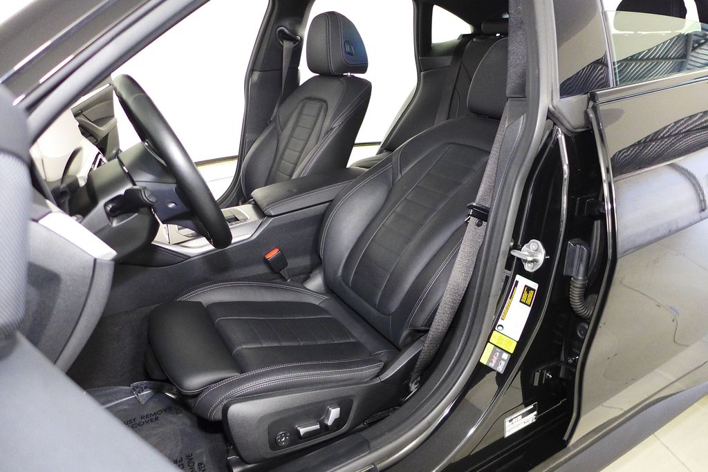 Thumbnail: 2022 BMW i4 - 22