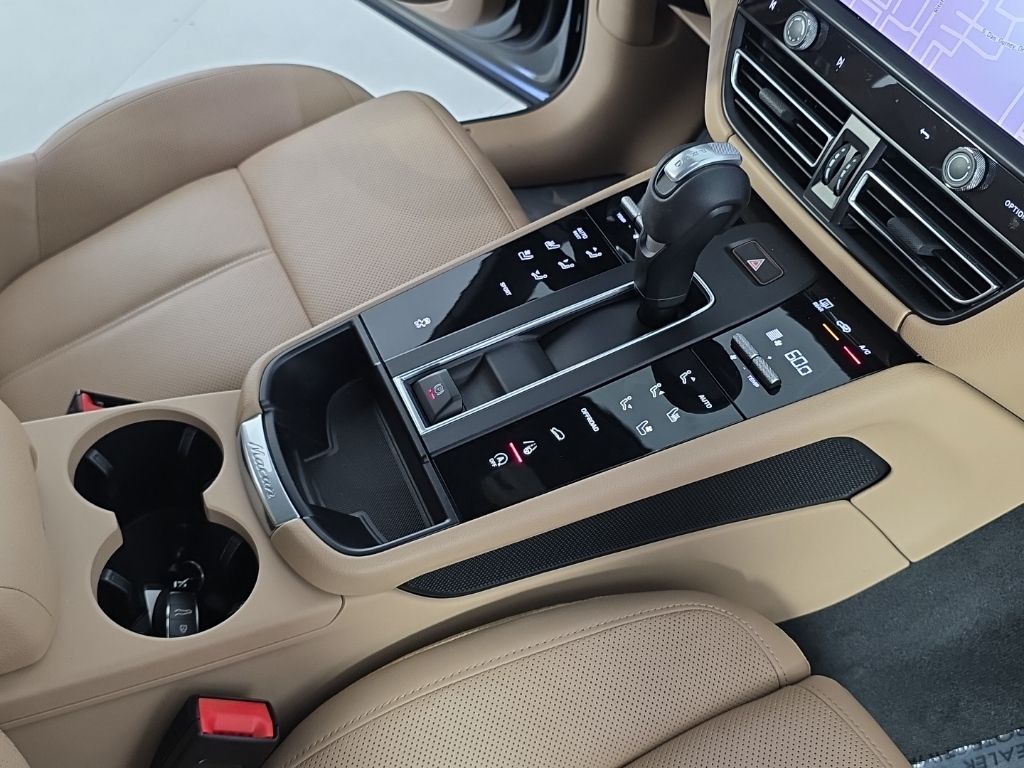 Thumbnail: 2023 Porsche Macan - 17