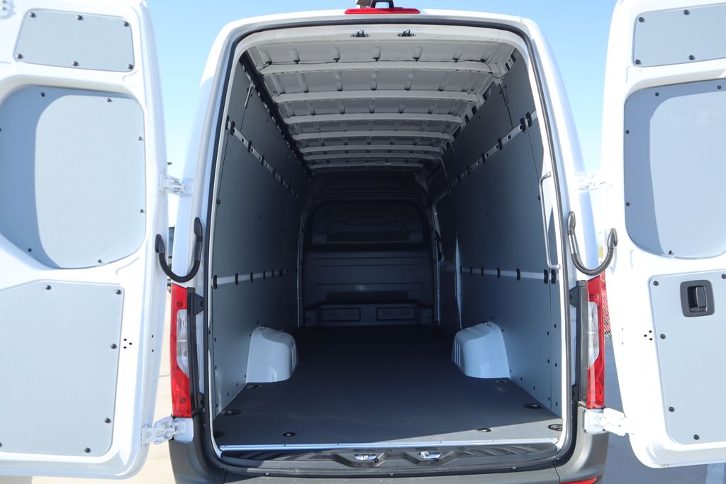 2025 Mercedes-Benz Sprinter 3500 27