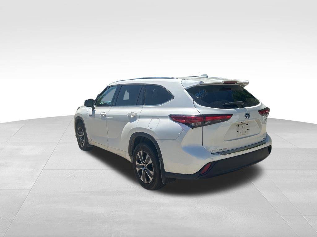 2021 Toyota Highlander Hybrid XLE White at Klick Lewis Buick Chevrolet