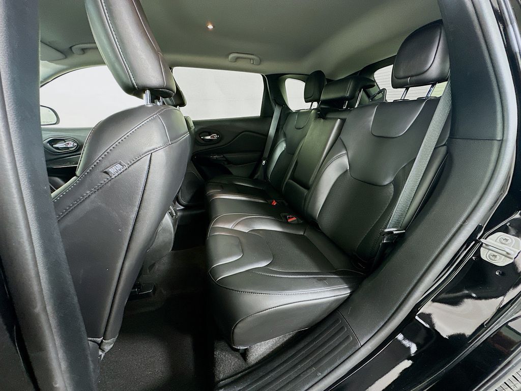 Thumbnail: 2021 Jeep Cherokee - 23