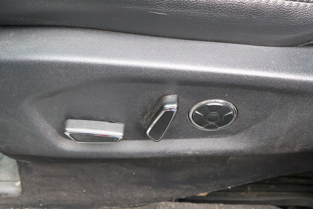 2016 Ford Explorer Limited 13