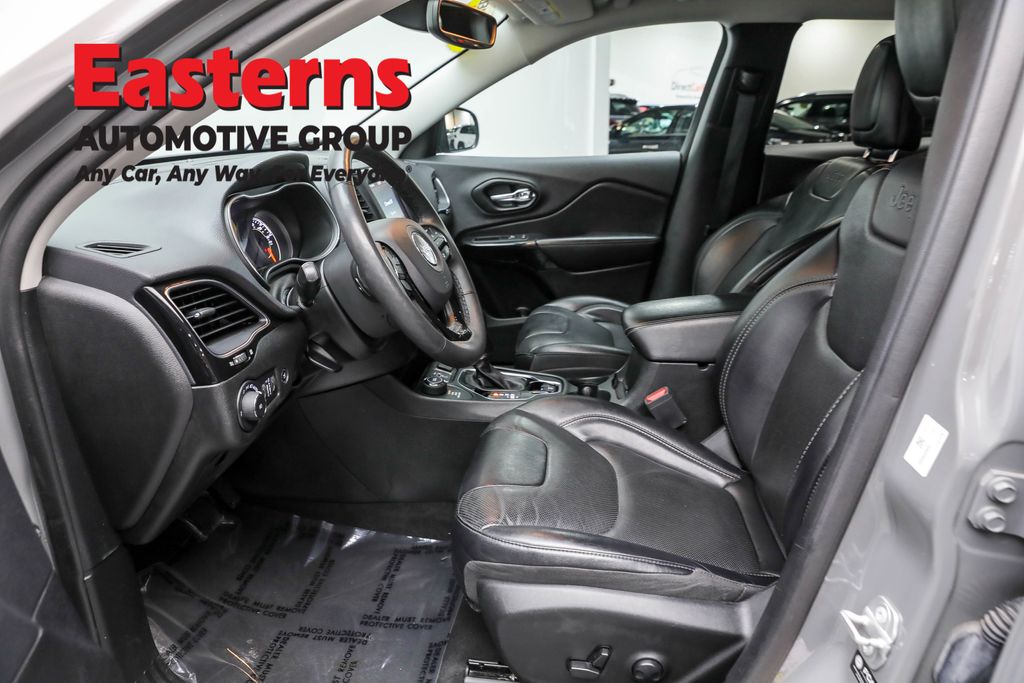 Used 2023 Gray Jeep Altitude image 14
