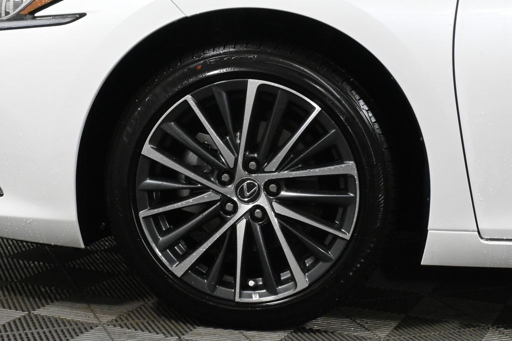 Thumbnail: 2025 Lexus ES - 12