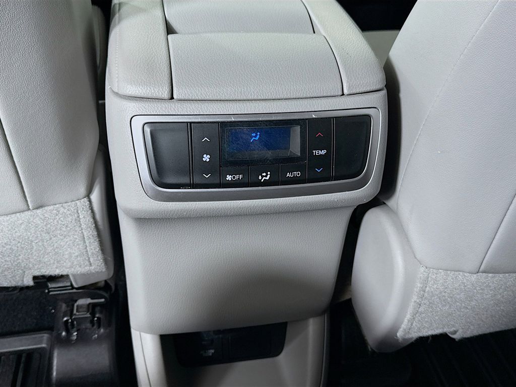 Thumbnail: 2019 Toyota Highlander - 25