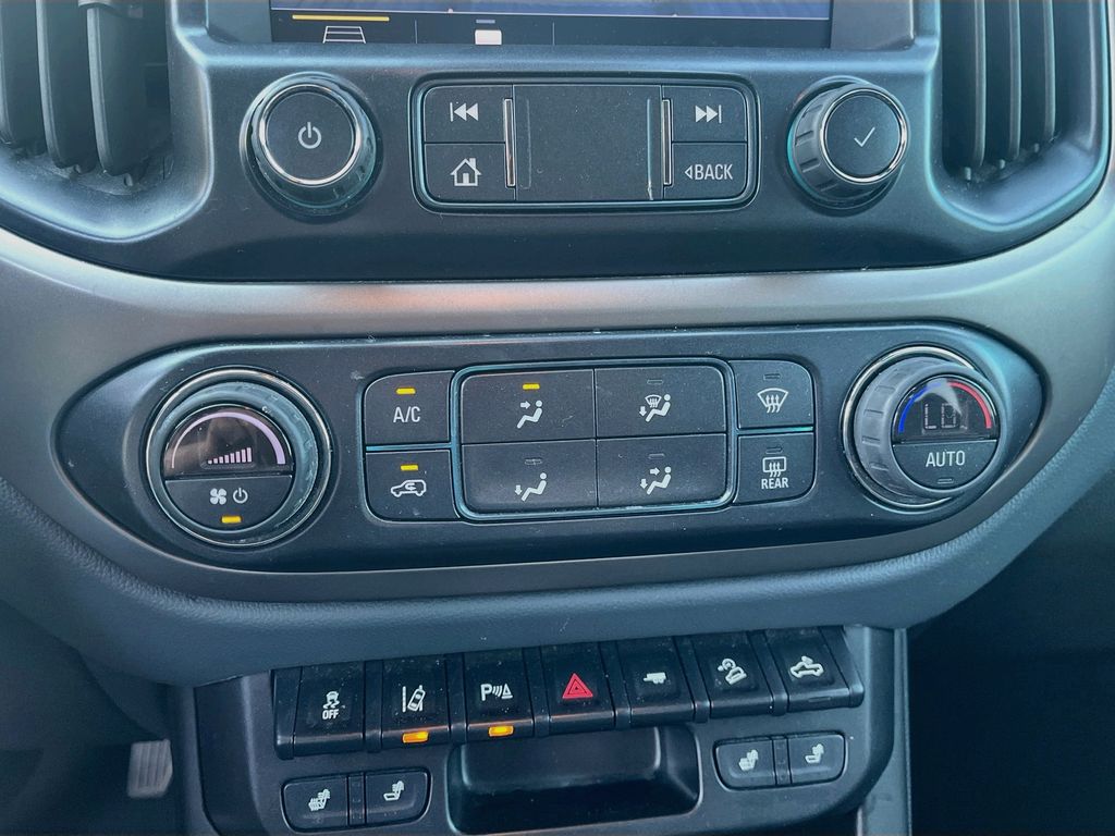 Used 2022 Blue Chevrolet Z71 image 16