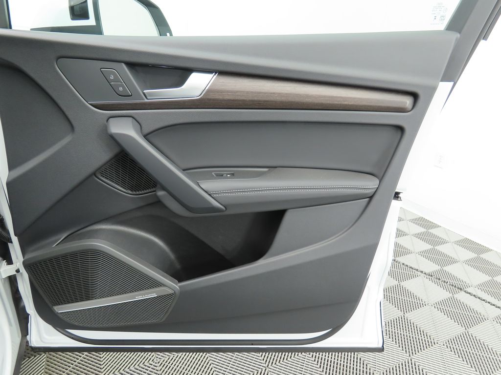 2025 Audi Q5  25