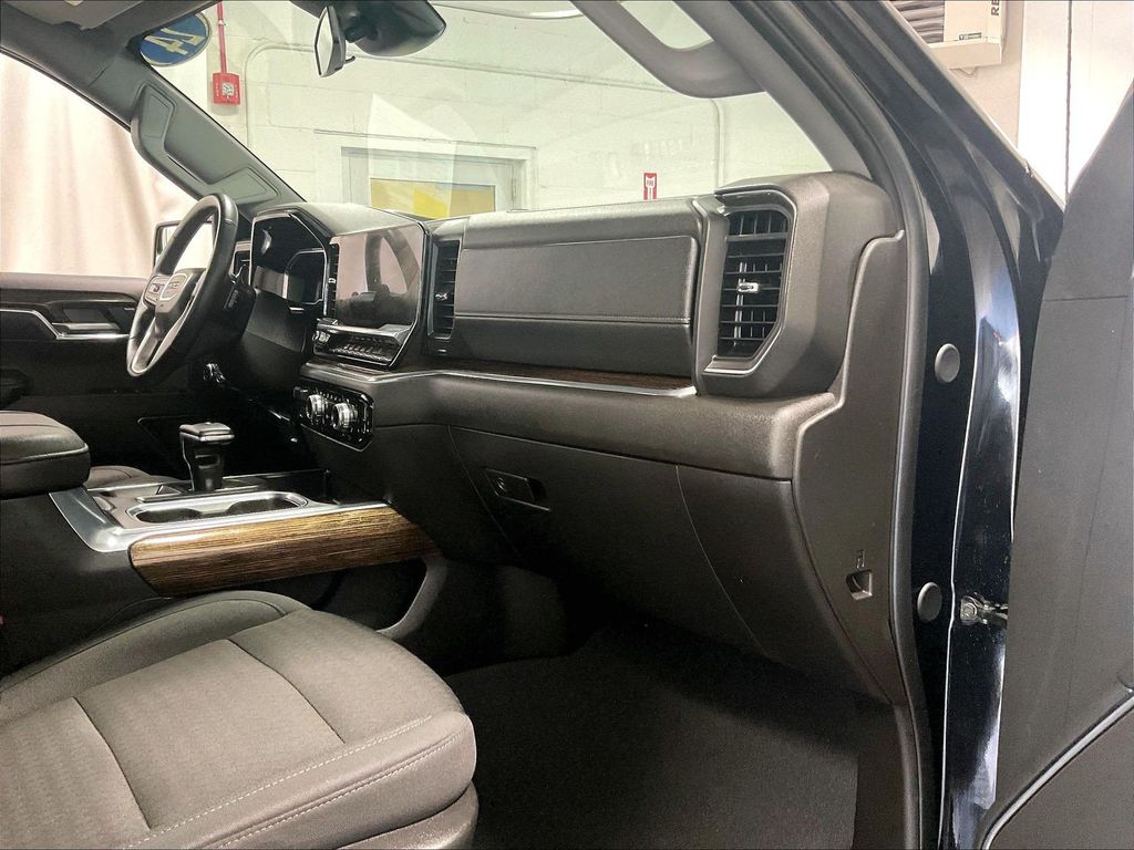 2024 GMC Sierra 1500 — photo 13