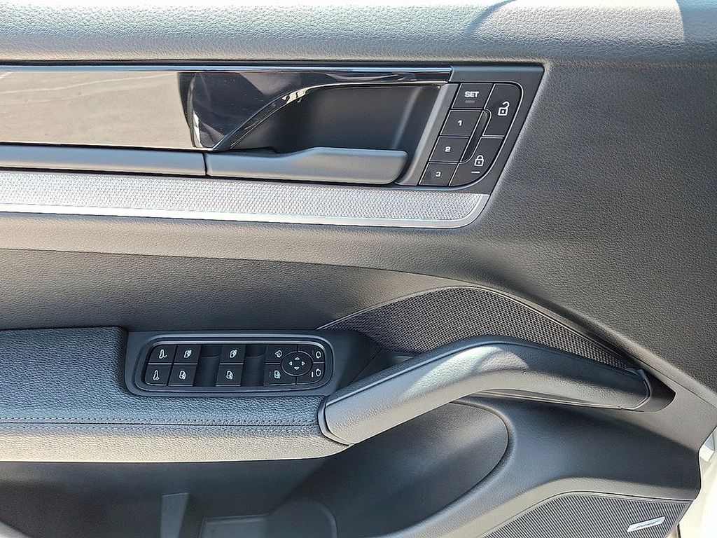 Thumbnail: 2024 Porsche Cayenne - 14