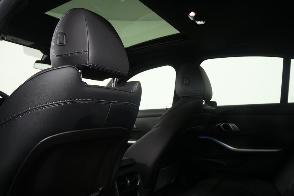 Thumbnail: 2023 BMW 3 Series - 16