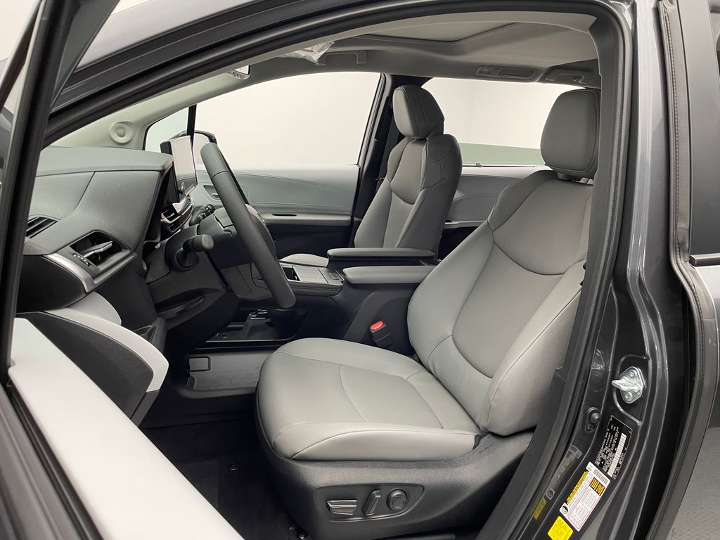 Thumbnail: 2025 Toyota Sienna - 13