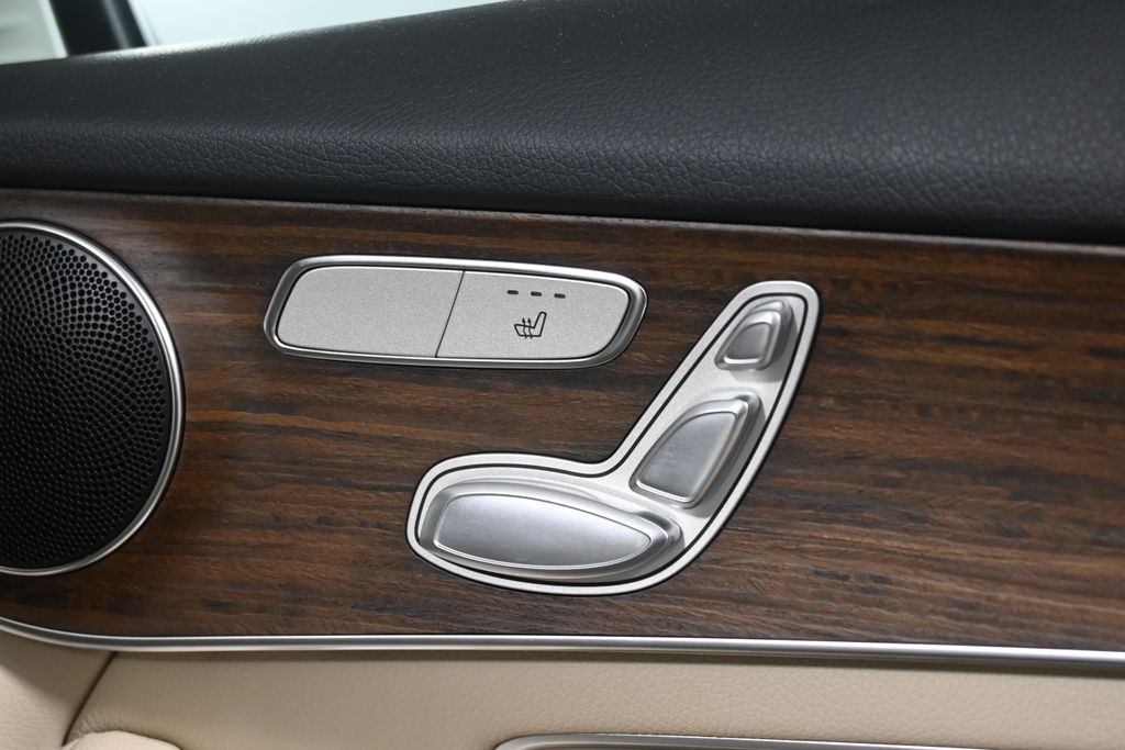 Thumbnail: 2022 Mercedes-Benz GLC - 28