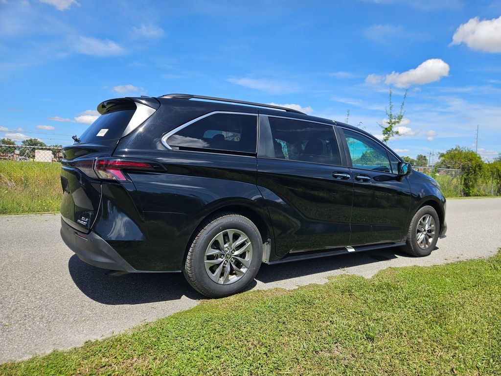 Thumbnail: 2024 Toyota Sienna - 5