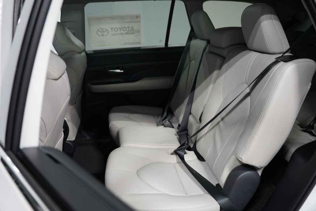 2025 Toyota Grand Highlander Limited 31
